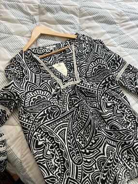 Tyler Boe Black and White Graphic Tunic
